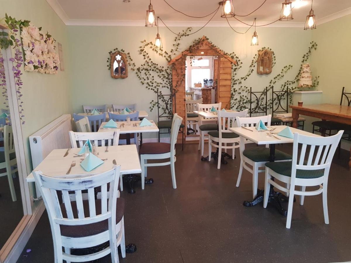 The Hawthornes Licensed Guest House Knottingley Bagian luar foto